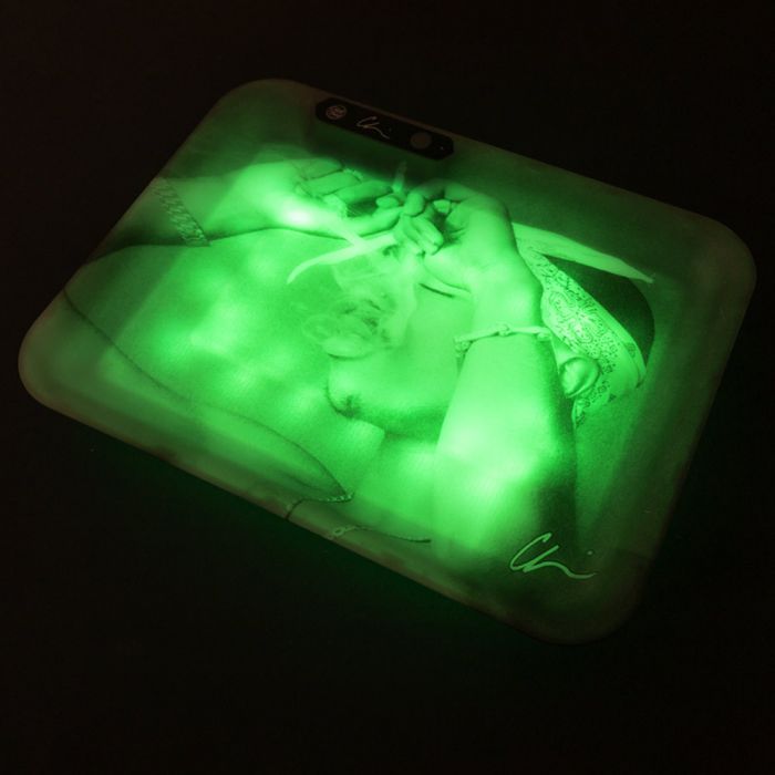 Glow Tray California Love LED rolling tray lit up green