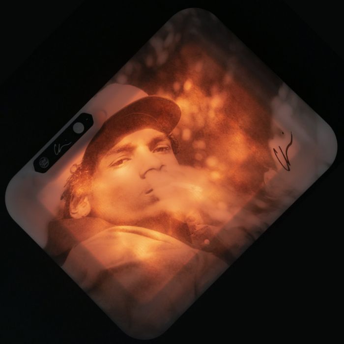 Glow Tray The Pound LED rolling tray lit up